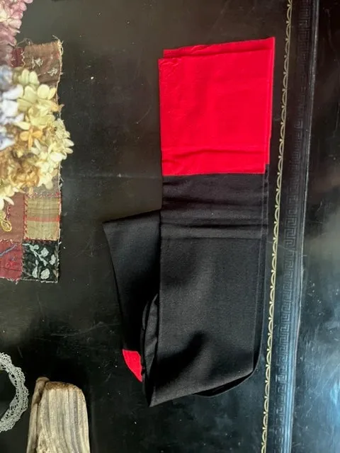 THE 1940'S HOLLYWOOD STOCKINGS | BLACK W/ RED SEAM